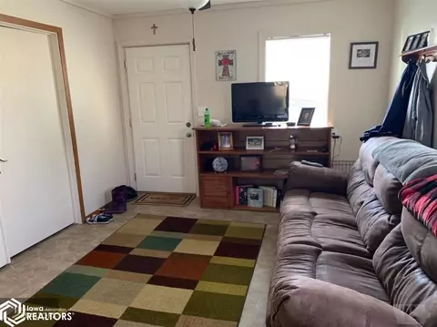 412 E Third Ave, La Harpe, IL 61450 photo 3