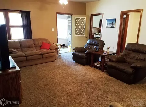 102 W Walnut, Eldon, IA 52554 photo 2