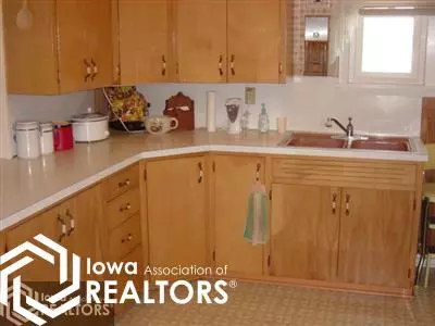 515 E Maple St, Centerville, IA 52544 photo 5