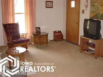 515 E Maple St, Centerville, IA 52544 photo 4