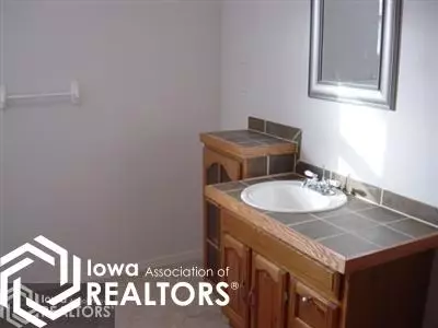 905 E Walnut St, Centerville, IA 52544 photo 17