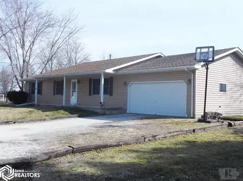 332 N 4th St, Carthage, IL 62321 photo 2