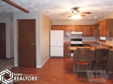 332 N 4th St, Carthage, IL 62321 photo 6