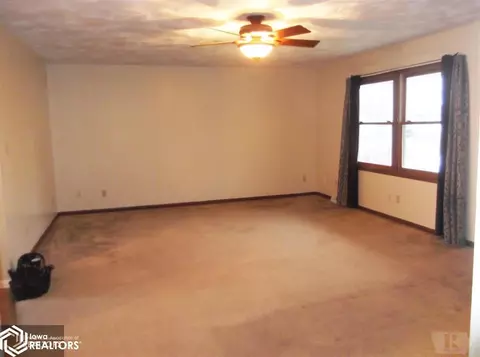 332 N 4th St, Carthage, IL 62321 photo 5