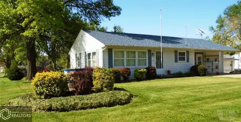420 E Walnut, Centerville, IA 52544 photo 2