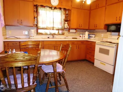 420 E Walnut, Centerville, IA 52544 photo 3