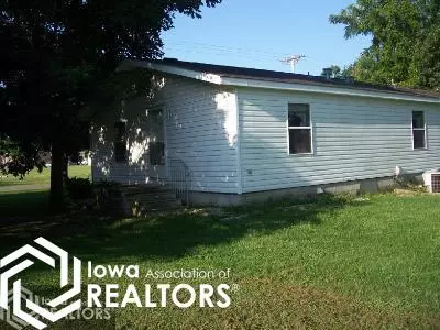 609 Locust St, Carthage, IL 62321 photo 3