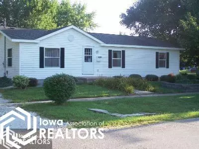 609 Locust St, Carthage, IL 62321 photo 1
