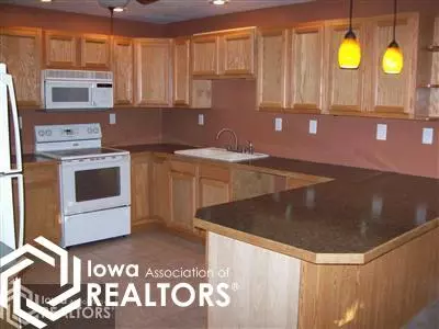 1007 E 3rd St, Washington, IA 52353 photo 2