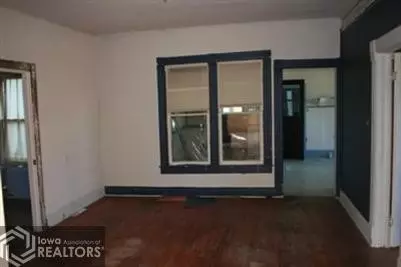707 High St, Eldon, IA 52554 photo 3