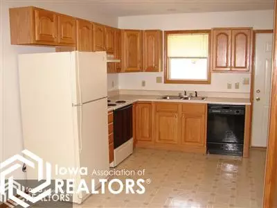 406 E Pine St, Winfield, IA 52659 photo 3