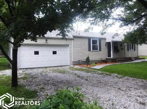 33 N 2nd St, Carthage, IL 62321 photo 1
