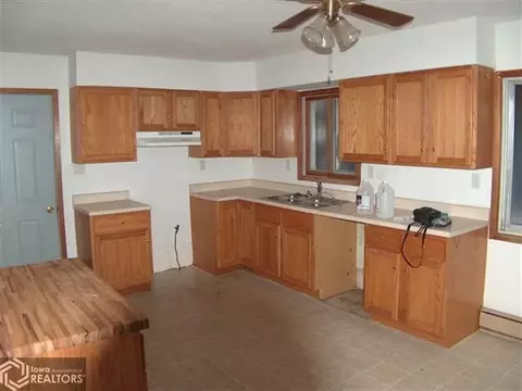 3655 42 St, Eldon, IA 52554 photo 5