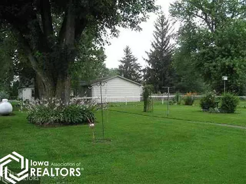 403 1st St, Eldon, IA 52554 photo 8