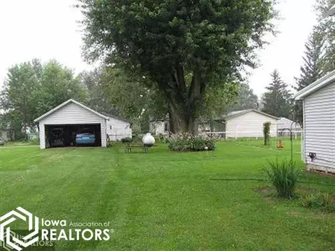 403 1st St, Eldon, IA 52554 photo 9