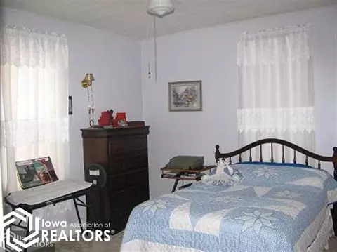 403 1st St, Eldon, IA 52554 photo 6