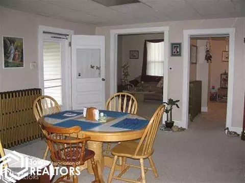 403 1st St, Eldon, IA 52554 photo 3