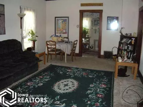 710 W Walnut, Eldon, IA 52554 photo 2