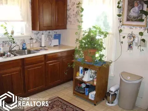 710 W Walnut, Eldon, IA 52554 photo 4