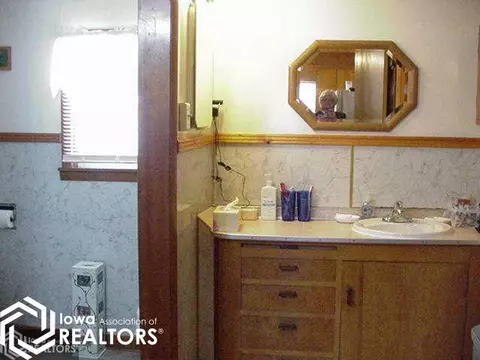 206 S Kd Ave, Eldon, IA 52554 photo 6
