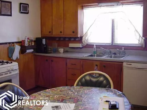 206 S Kd Ave, Eldon, IA 52554 photo 3