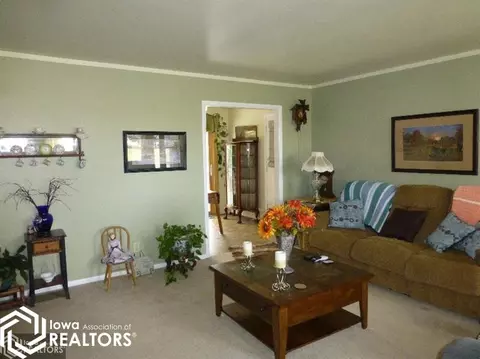 207 E Locust, Gladstone, IL 61437 photo 2