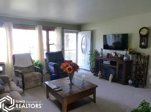 207 E Locust, Gladstone, IL 61437 photo 3