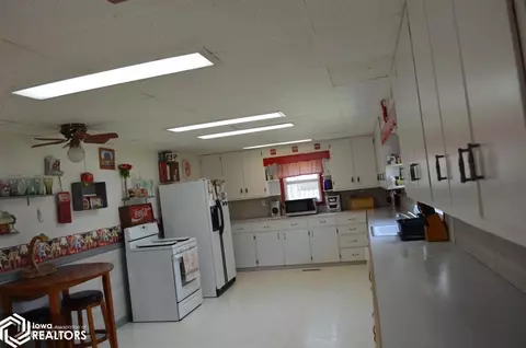 303 E Grant St, Centerville, IA 52544 photo 6
