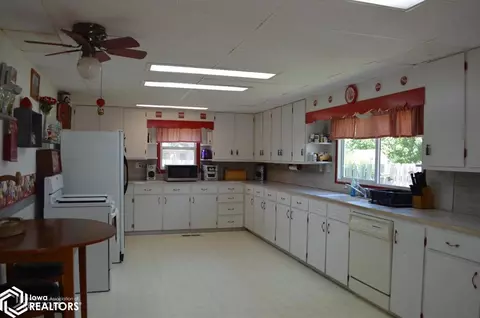 303 E Grant St, Centerville, IA 52544 photo 5