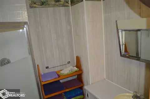 303 E Grant St, Centerville, IA 52544 photo 9