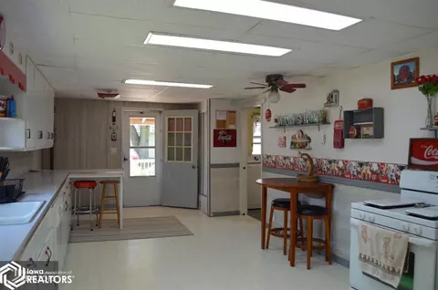 303 E Grant St, Centerville, IA 52544 photo 7