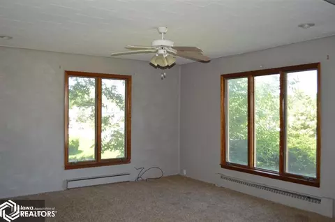 602 E State St, Centerville, IA 52544 photo 3