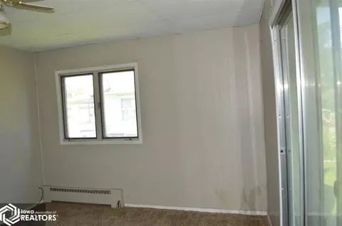 602 E State St, Centerville, IA 52544 photo 6