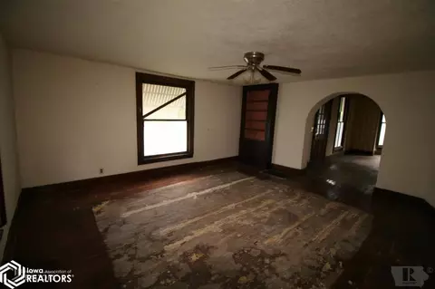 509 E Maple St, Centerville, IA 52544 photo 9