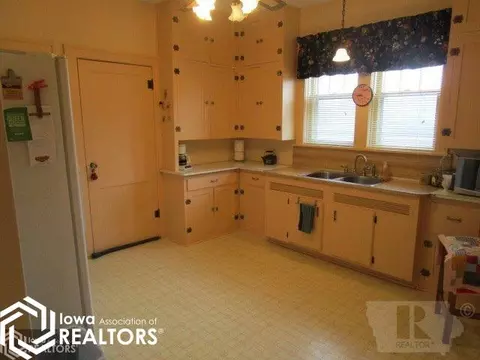 806 W Elm, Eldon, IA 52554 photo 12