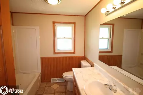 427 E Washington, Centerville, IA 52544 photo 8
