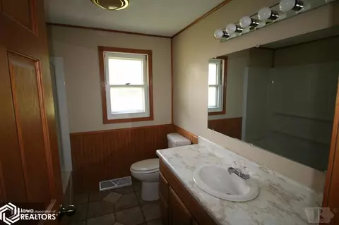 427 E Washington, Centerville, IA 52544 photo 7