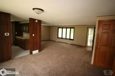 427 E Washington, Centerville, IA 52544 photo 4