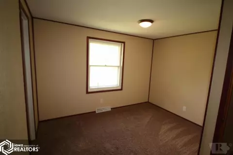 427 E Washington, Centerville, IA 52544 photo 16