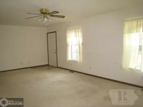 79 N 5th St, Hamilton, IL 62341 photo 5