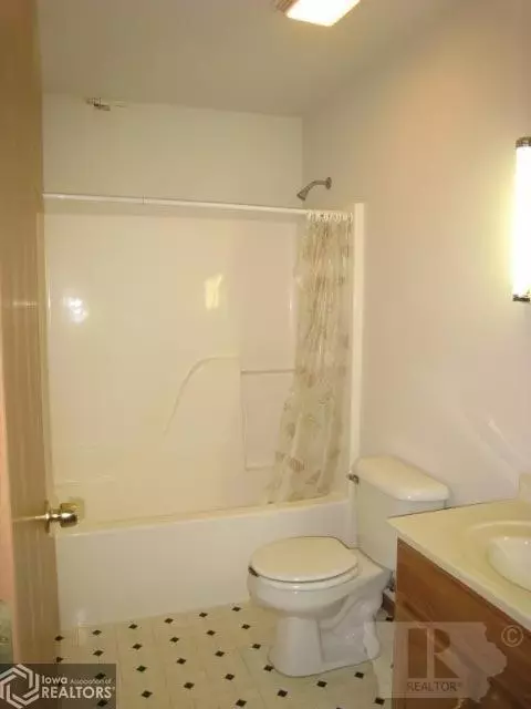 79 N 5th St, Hamilton, IL 62341 photo 14