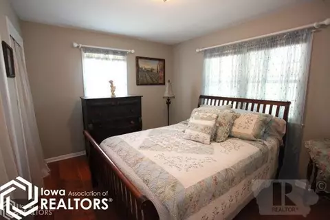 10381 Acorn Ave, Eldon, IA 52554 photo 2
