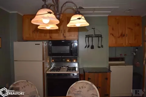 111 E Merion, Centerville, IA 52544 photo 28