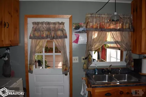 111 E Merion, Centerville, IA 52544 photo 30