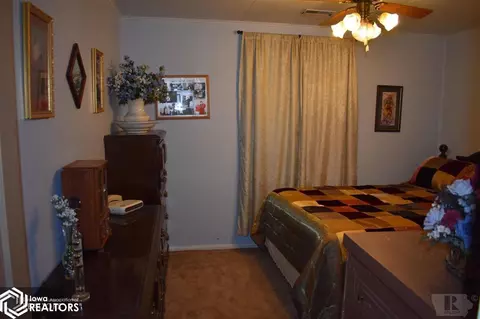 111 E Merion, Centerville, IA 52544 photo 12