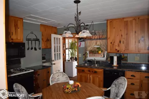 111 E Merion, Centerville, IA 52544 photo 22