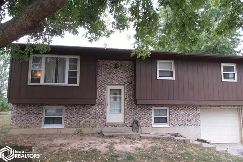 1645 Cedar St, Hamilton, IL 62341 photo 2