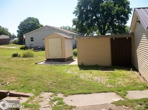 610 W Walnut, Eldon, IA 52554 photo 3