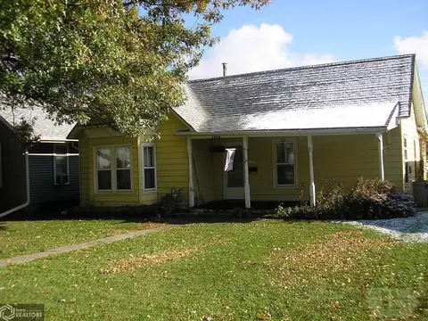 1002 Maple St, Atlantic, IA 50022 photo 2
