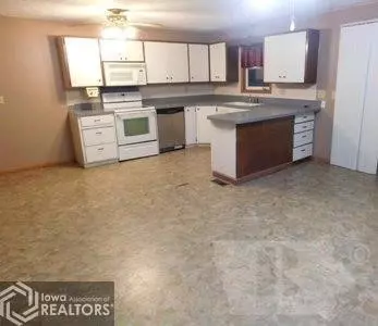 308 3rd St, Manning, IA 51455 photo 3